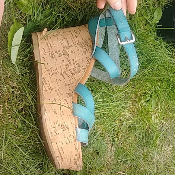 Heels - Picture 2 of 3